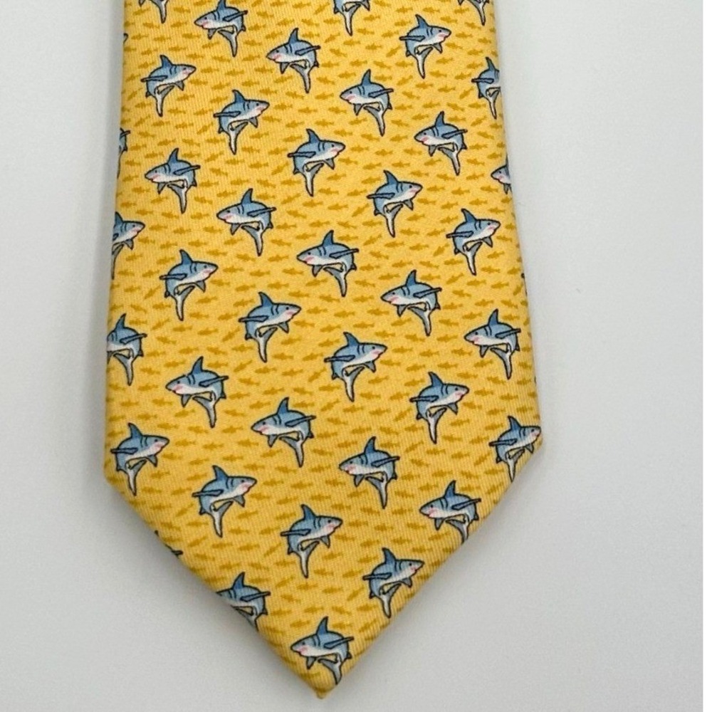 Vineyard Vines Shep Ian Mens Silk Tie Yellow Shark Print XL 62in Novelty - Picture 4 of 8